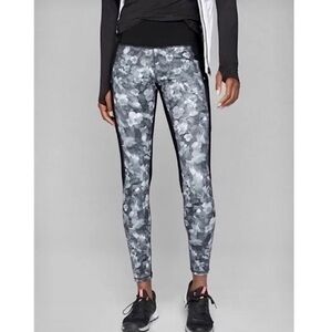 Athleta Women’s Floral Frost Transverse Athletic Leggings Black Grey Size Small‎